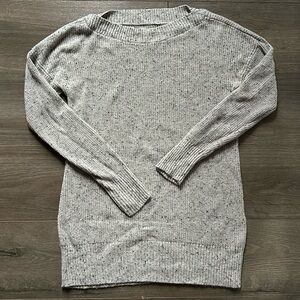 GAP Heathered Light Gray Speckled Crewneck Sweater (Maternity)